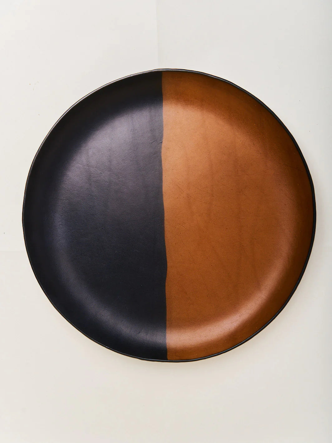 The Oversized Tray in Molded Leather - Cognac Black